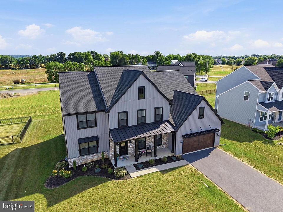 1st image of 529 Breezewood Ln