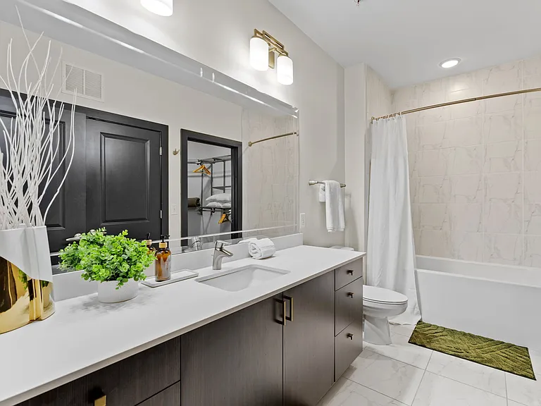 Axis Midtown — Photo 8