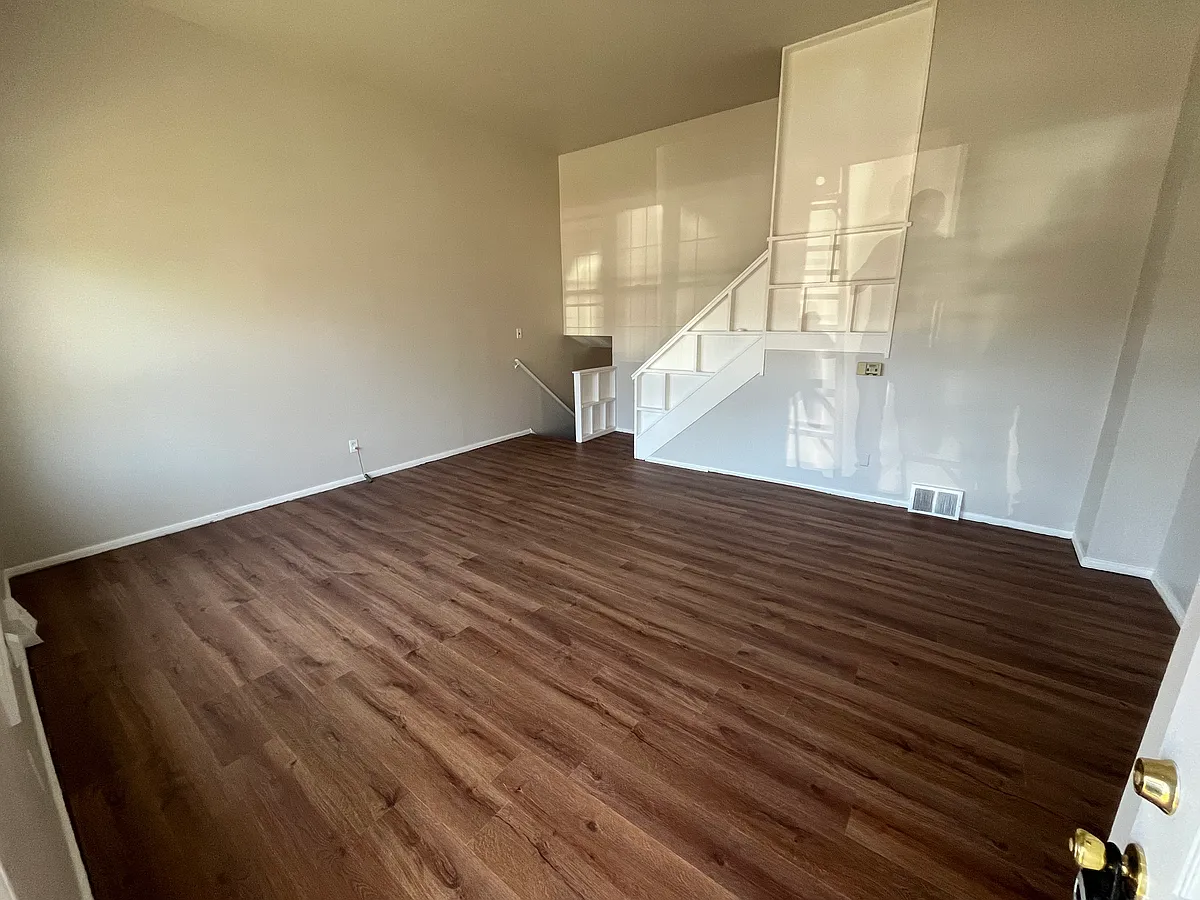 Building Photo - 140 Ervin Ave