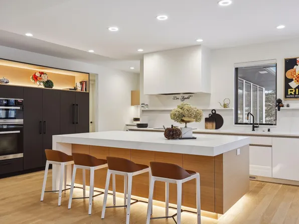 4315 Lakeview Ct, Mound, MN 55364