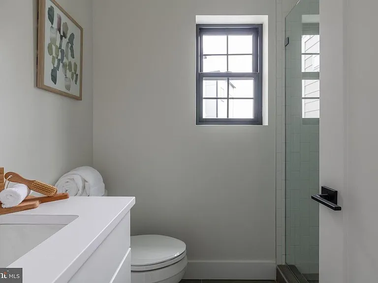 1411 Oak St NW — Photo 16
