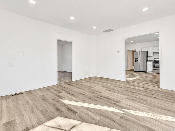 5th image of 306 N Olive St