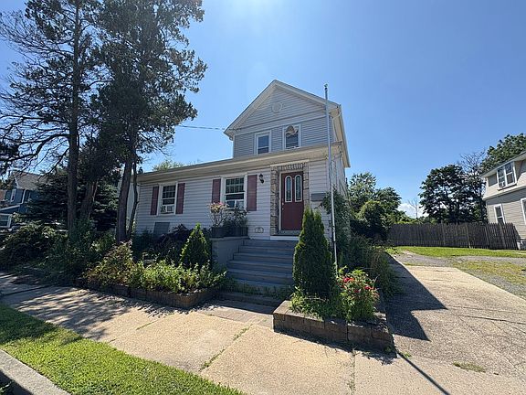 2nd image of 108 Oxonia Ave