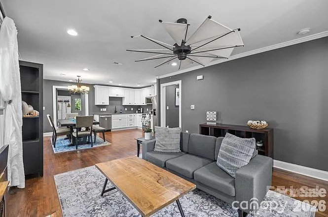 1501 Herrin Ave — Photo 16