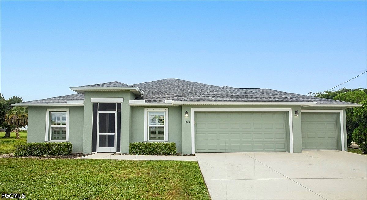 1528 NW 29th Pl — Coral Oaks Golf Course