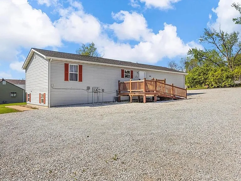 640 Kuhne Hts #C — Photo 3