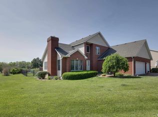 5714 Country Lake Dr N, Quincy, IL 62305