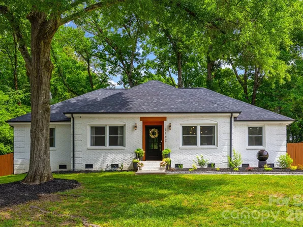 1142 Fox Run Dr, Charlotte, NC 28212