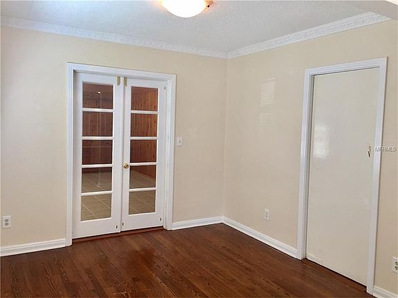 4th image of 701 SE Ave E