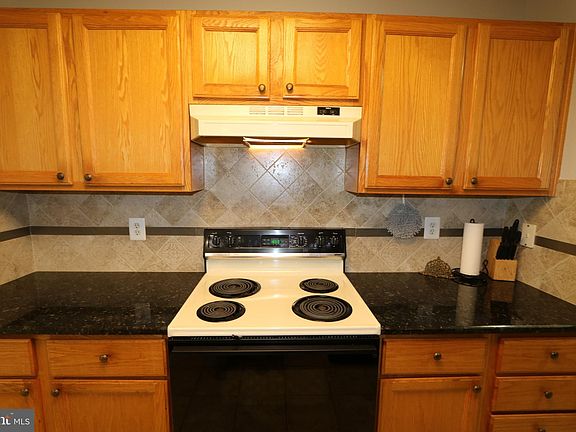 5th image of 7530 Coxton Ct #G-115
