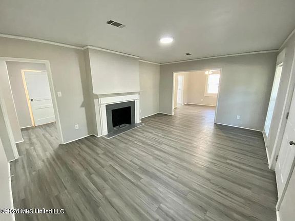 3rd image of 227 Broadmoor Dr