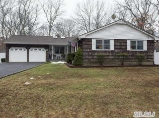 2 Grassy Pond Dr, Smithtown, NY 11787