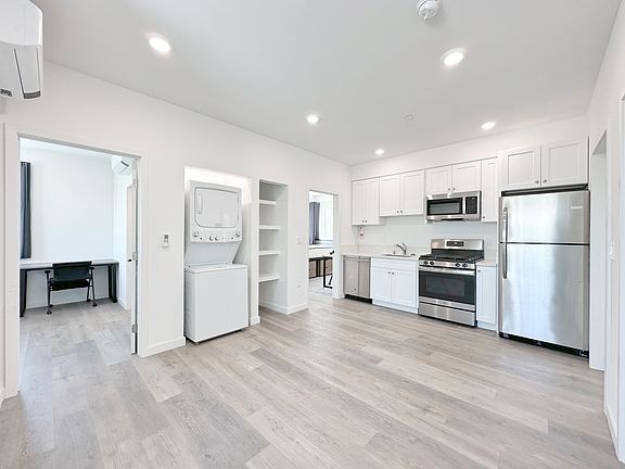 4th image of 3124 W 11th St