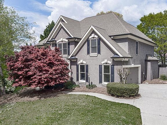 5th image of 403 Dogwood Way