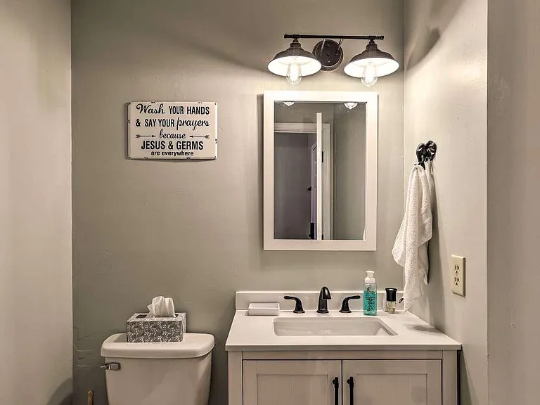 1073 Fairfax Dr — Photo 11