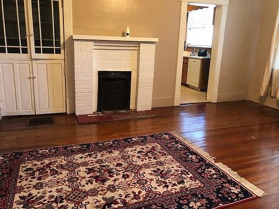4th image of 299 E Washington St