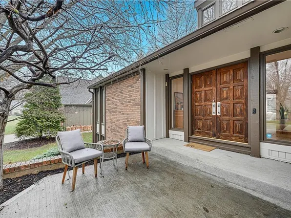 10169 Mackey St, Overland Park, KS 66212