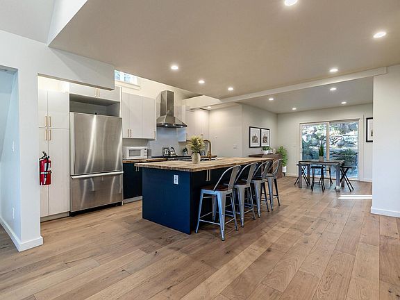 4th image of 9907 Cove Ave