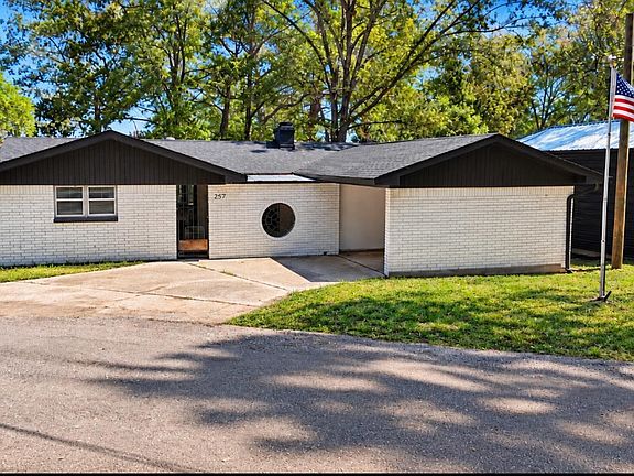 3rd image of 275 Lighthouse Dr N