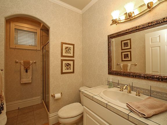 4th image of 20519 NE 27th Pl