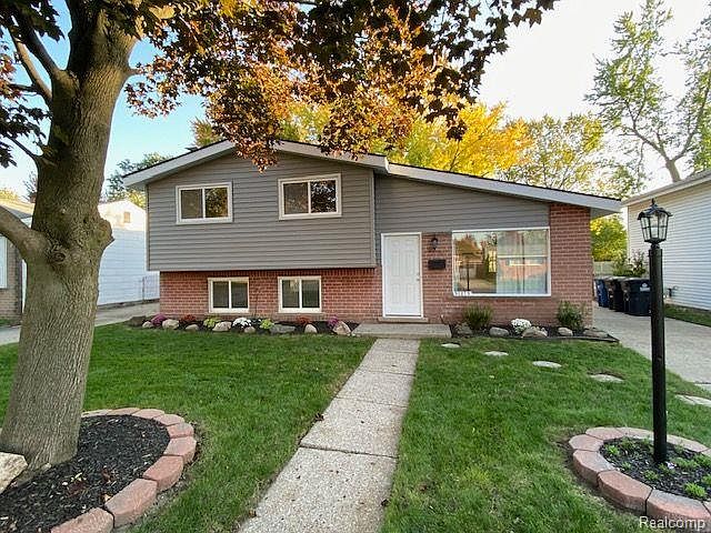 1st image of 30875 Grandview Ave