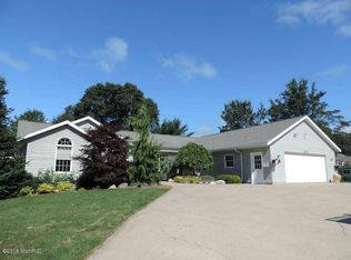4875 Rambling Creek Dr, Norton Shores, MI