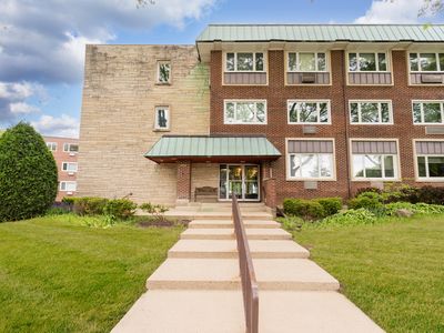 2812 E Bel Aire Dr APT 202, Arlington Heights, IL, 60004