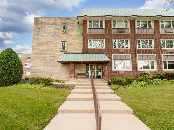 2812 E Bel Aire Dr APT 202, Arlington Heights, IL 60004