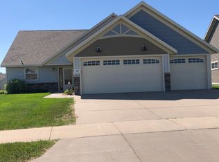 1833 Ladbrook Ln, Saint Cloud, MN 56303