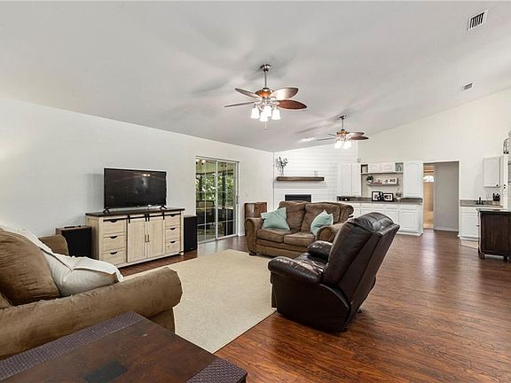 5th image of 1410 SE 48th Ave