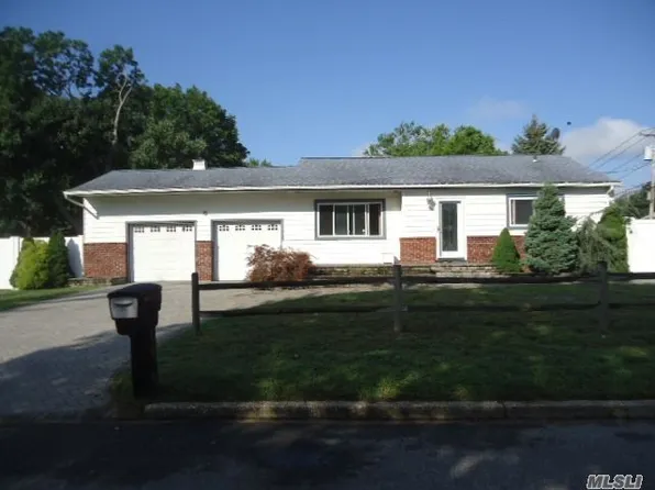 1676 Elsie Ln, Bay Shore, NY 11706