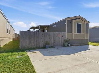 135 Lear Ln, Pearland, TX 77581