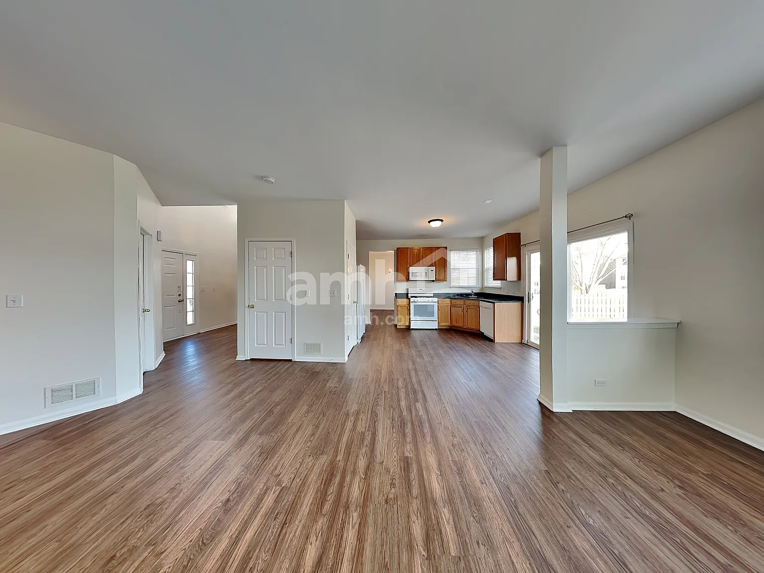 4 bed, 2.5 bath, 1968 sqft, $3,200 — Photo 4
