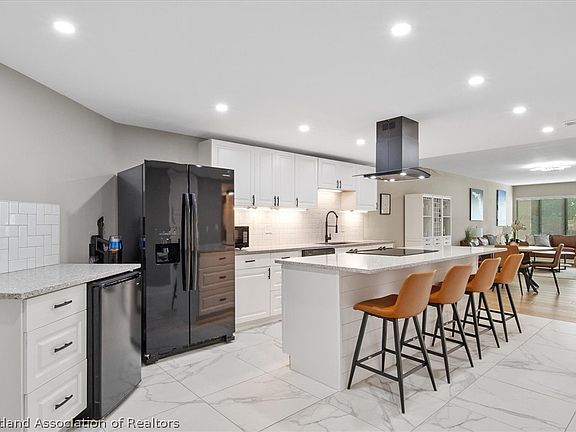 2nd image of 6010 Matanzas Dr