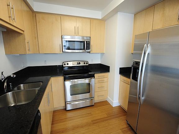 3rd image of 7 Vandewater St Ste 202