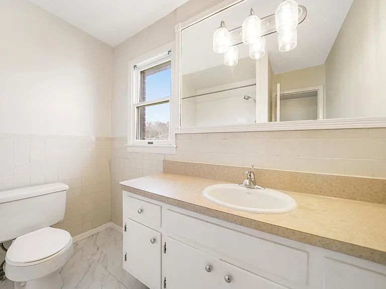 19 Grand Ave — Photo 6