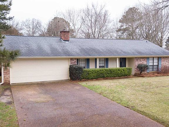 3rd image of 213 Creekline Dr