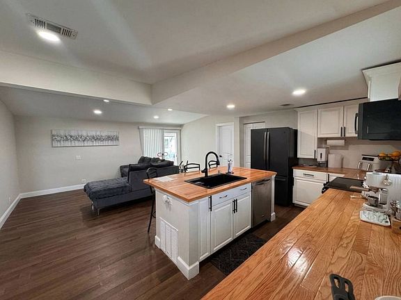 3rd image of 9739 Elm Way