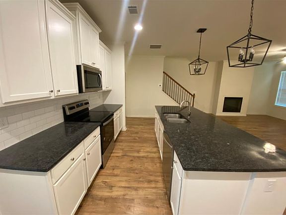 4th image of 46 Walnut St