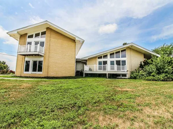 121 N Dartmouth Dr, Manhattan, KS 66503