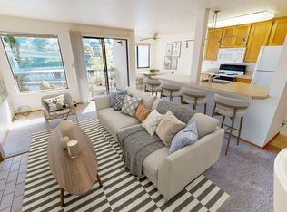 7201 6th Ave NE APT 303, Seattle, WA 98115