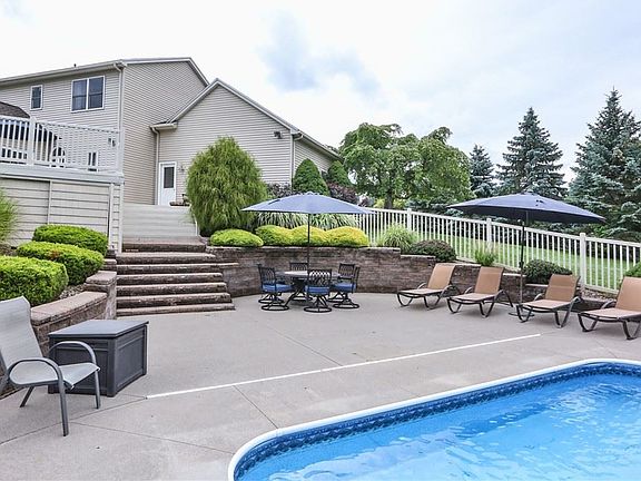 4th image of 15 Longbow Cir