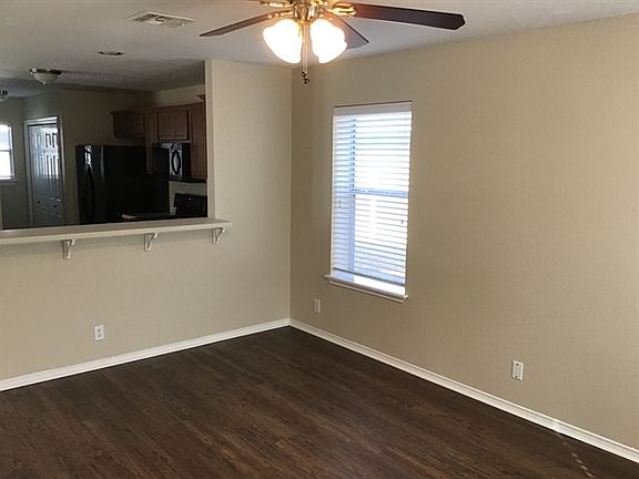 2nd image of 516 Rolling Oak Dr