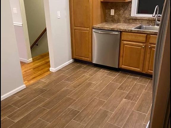 3rd image of 33 Ainsworth Ave