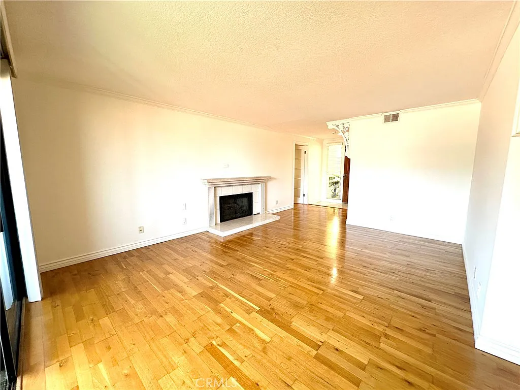 2 bed, 2.5 bath, 1710 sqft, $4,500 — Photo 4