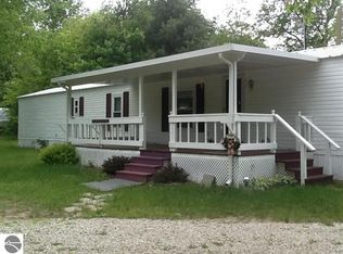 247 Poplar Dr, Sterling, MI 48659