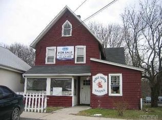 6 W Shore Rd, Huntington, NY 11743