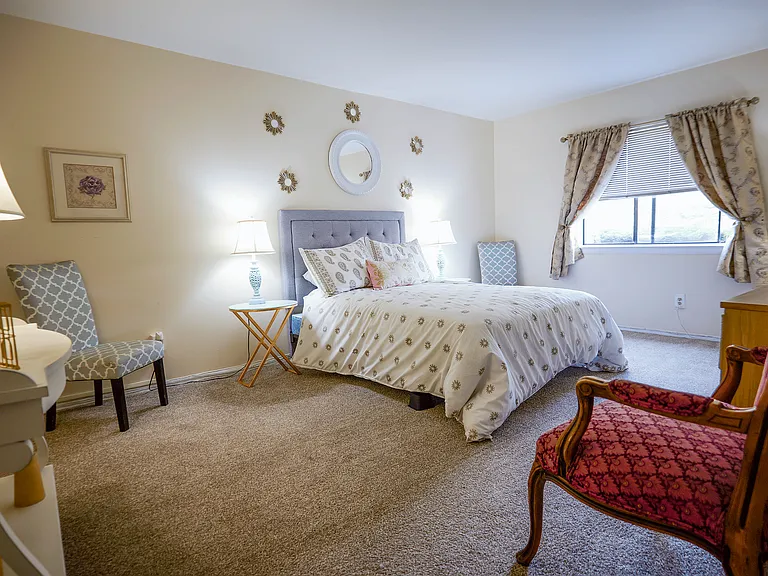 Delaire Landing Bedroom