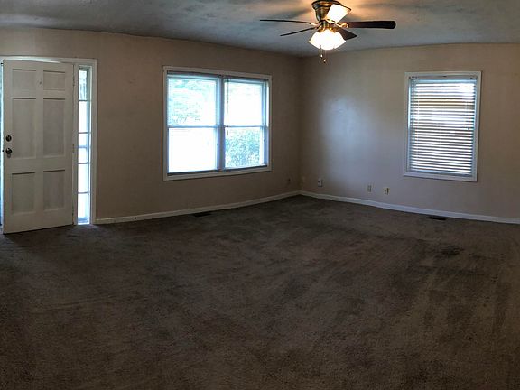4th image of 240 Bassett Dr