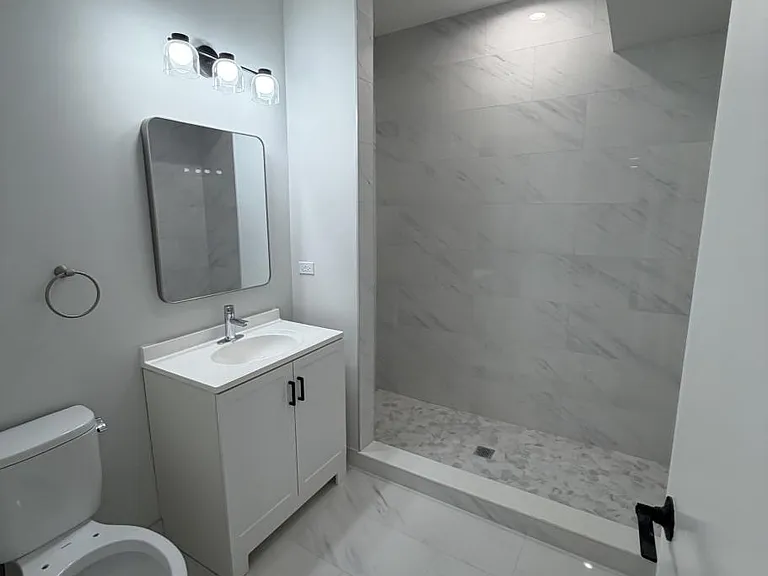 2247 W Lawrence Ave #3 — Photo 7